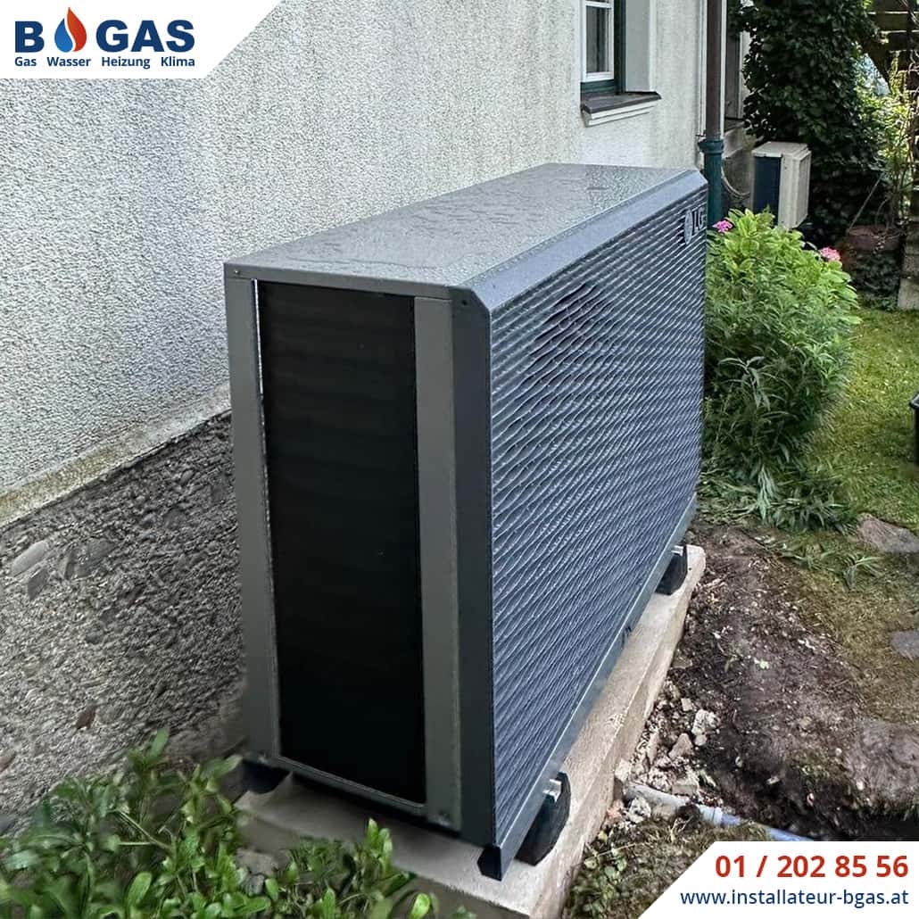 LG Therma V R290 Außengerät auf einem vorgesehenen Fundament im Garten, installiert und montiert durch B-GAS Installateur